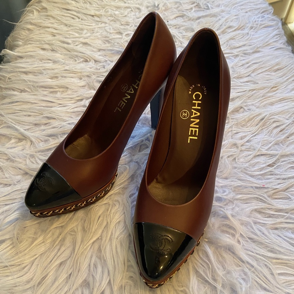 Authentic Chanel leather chain pumps